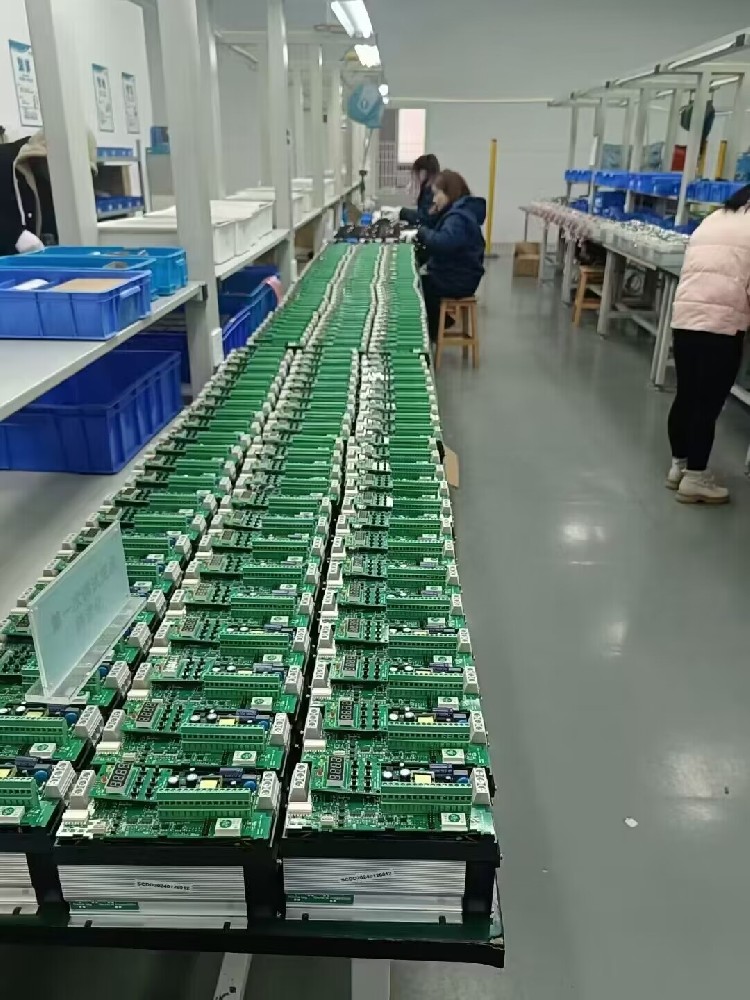 电力调整器在运行时最大电流逐步降低是为什么？