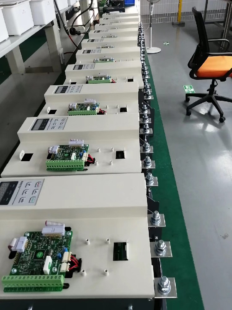 电力调整器与变频器在某些利用场景下职能有沉叠，若何抉择使用哪一个？